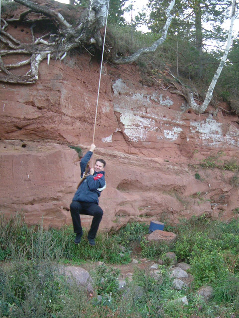 Am Steilufer auf der Schaukel