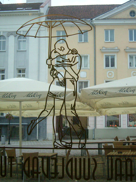 im Cafe zu den k&uuml;ssenden Studenten